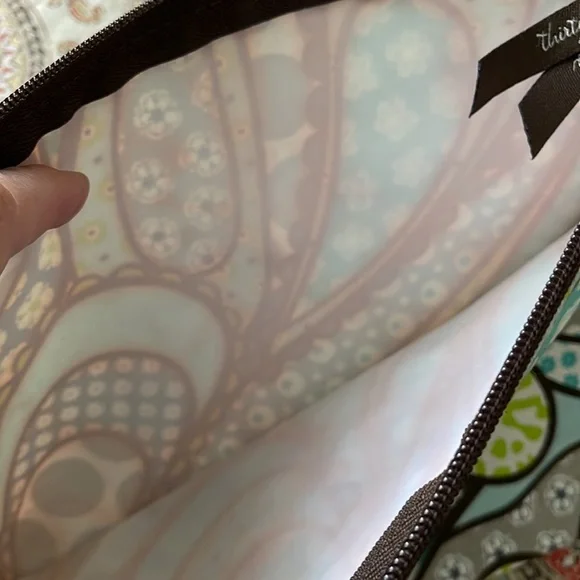 Vera Bradley - Picture 3 of 3